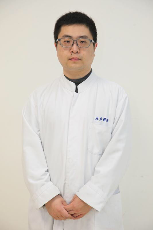 王亮.jpg